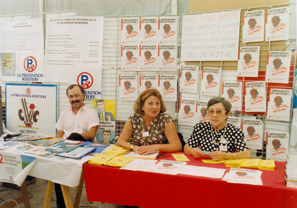 Le stand de la Bibliothèque Sonore du Pays d'Apt au salon des associations
